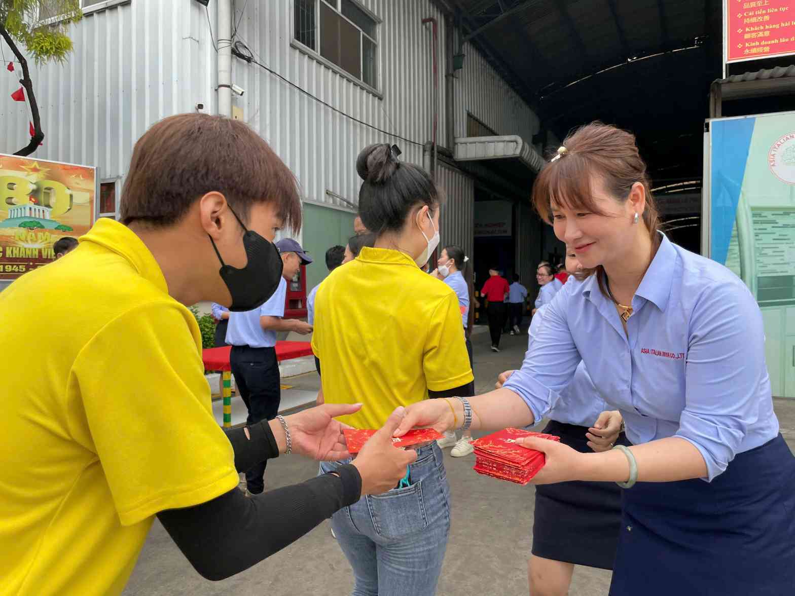 Bà Lê Thị Hương đã kiến nghị nhiều chương trình phúc lợi cho đoàn viên. Ảnh: Đình Trọng