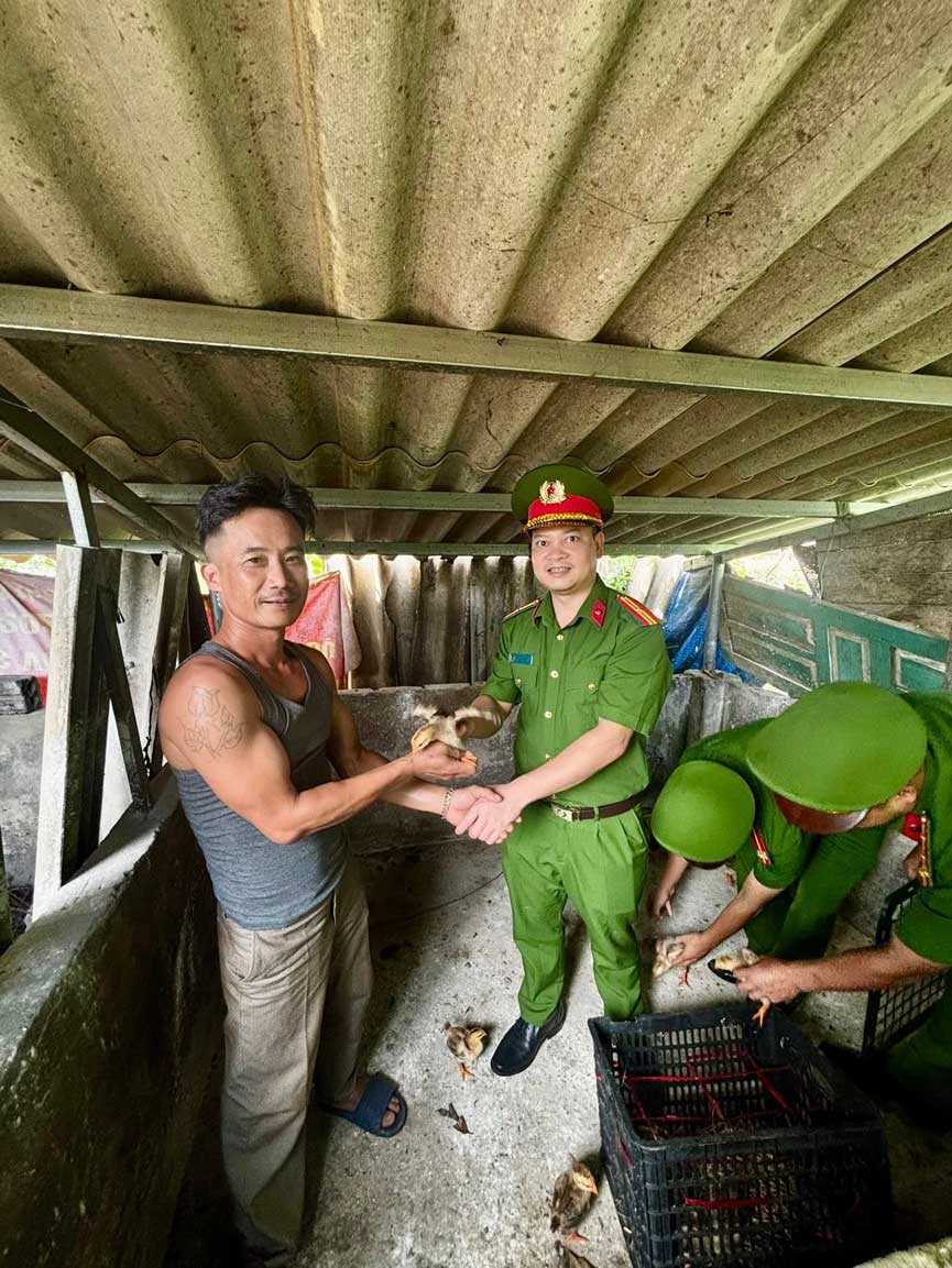 Hoạt động hỗ trợ sinh kế góp phần giúp người từng lầm lỡ tái hòa nhập cộng đồng. Ảnh: Công an Lào Cai