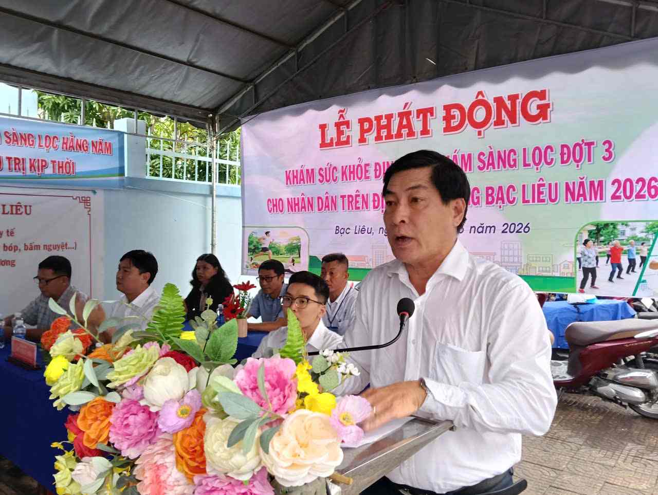 Giám đốc Sở Y tế Cà Mau Nguyễn Chí Thanh phát biểu tại buổi lễ phát động khám sức khoẻ. Ảnh: Nhật Hồ.
