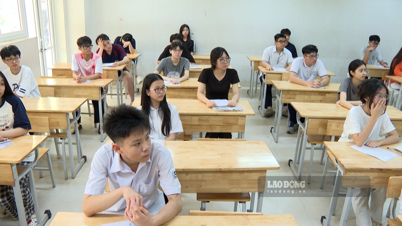 English exam for 10th grade in Hanoi makes candidates excited and confident of getting good scores