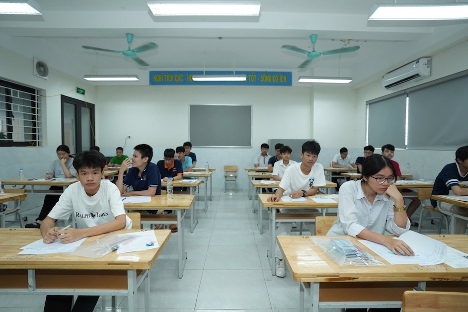 Candidates taking the exam at Nguyen Nhu Uyen Secondary School. Photo: Huu Chanh