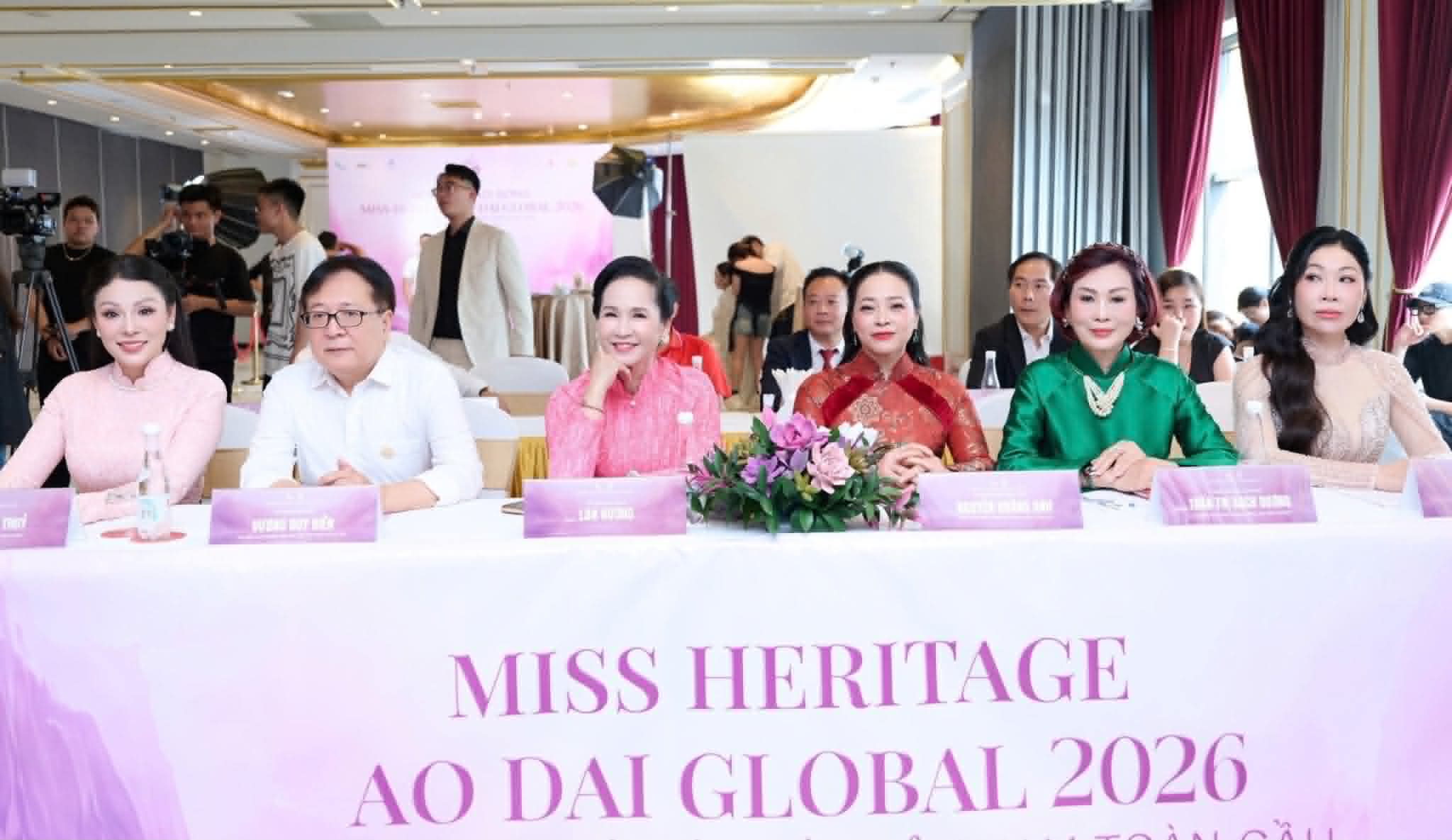 The crown of the contest is introduced within the framework of the announcement ceremony of Miss Ao Dai Vietnam Global Heritage 2026. Photo: Organizing Committee