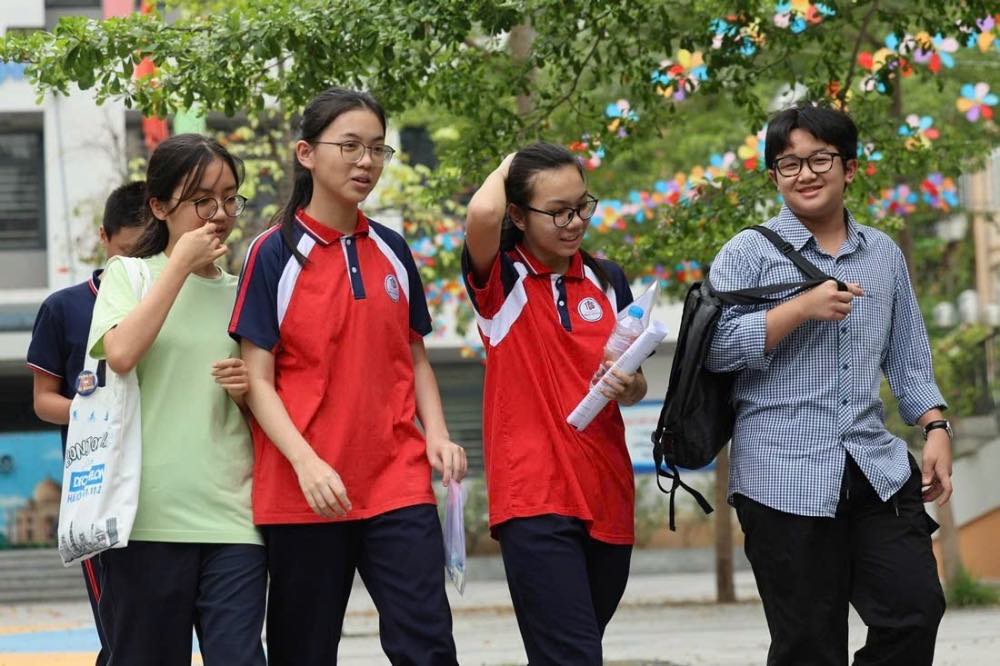 Teachers predict the score distribution for English in the 10th grade high school exam in Hanoi