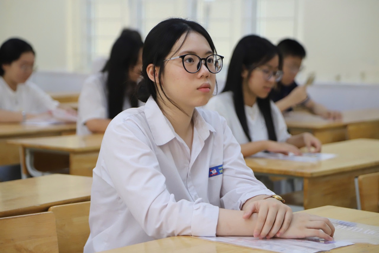 Teachers predict the score distribution for English in the 10th grade high school exam in Hanoi