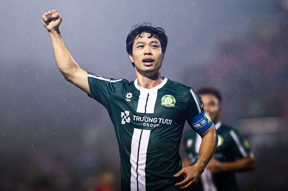 Cong Phuong scores on the day Truong Tuoi Dong Nai wins the First Division championship early. Photo: Thanh Vu