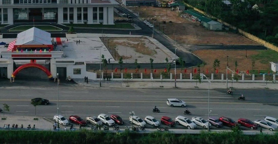Agencies assigned to temporarily license the use of roads and sidewalks in Quang Ngai will be the units organizing toll collection. All collected money is 100% paid to the state budget. Photo: Tra Ban