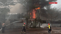 Tourist electric vehicle storage in Quy Nhon ward (Gia Lai) caught fire fiercely on the afternoon of May 30. Photo: Hoai Phuong
