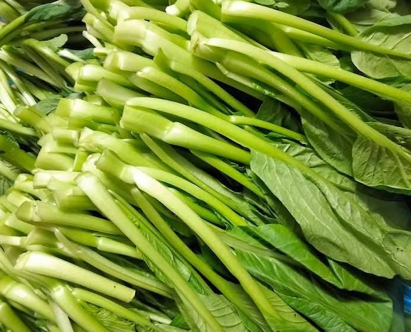One of the healthy ways to lose weight in the summer is to increase green vegetables, fresh fruits, whole grains and lean protein sources such as fish, poultry, eggs or beans. Photo: Kieu Vu