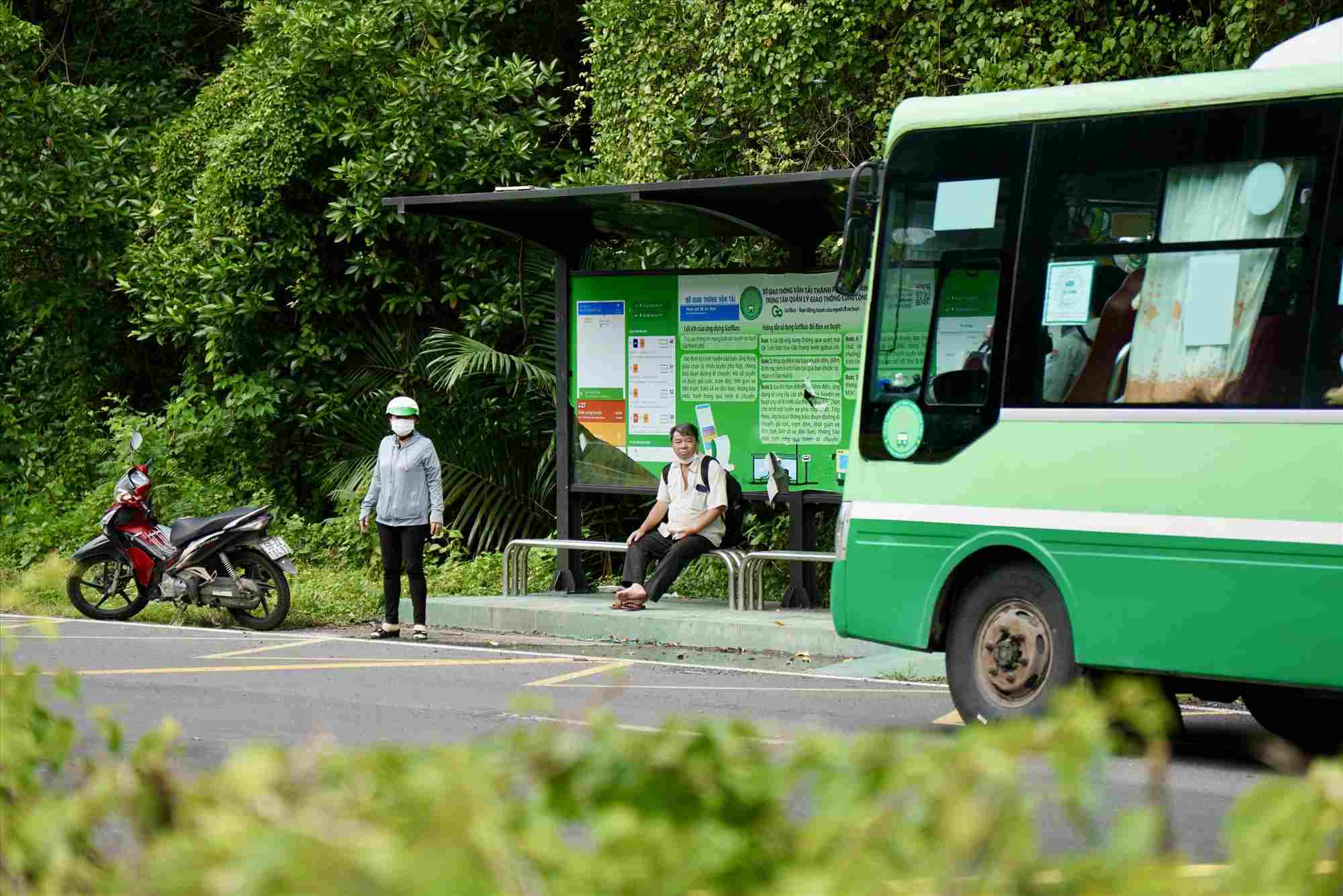A bus stop in Can Gio area, Ho Chi Minh City. Photo: Anh Tu