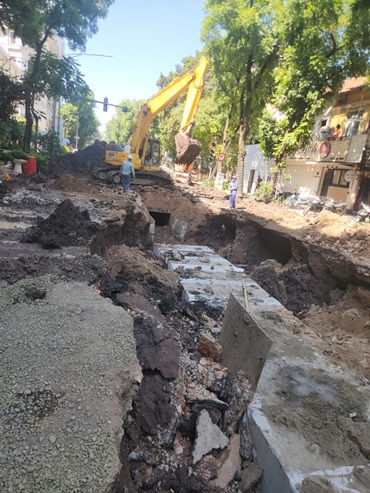 Hà Nội thi công 24/24 dự án chống ngập nội đô. Ảnh: Minh Hạnh 