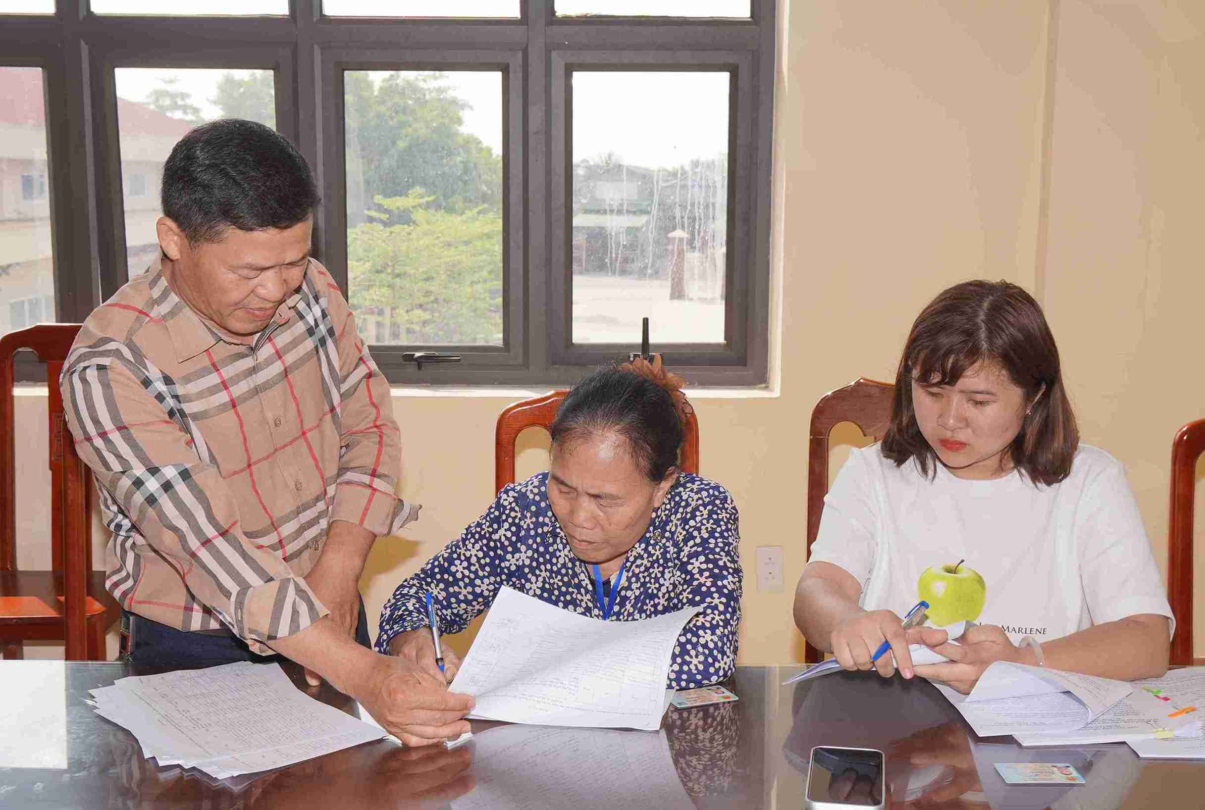 The payment session of more than 3.1 billion VND was carried out publicly and transparently in Nguyen Trai commune. Photo: Nguyen Trai Commune e-Portal