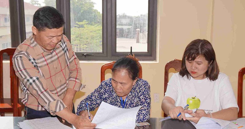 Hưng Yên: 12 hộ dân nhận đền bù giải phóng mặt bằng đường DT.376B