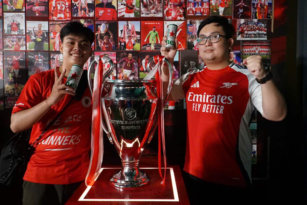 Cổ động viên Arsenal theo dõi trận chung kết trong không khí đầy kỳ vọng. Ảnh: Thái Bảo