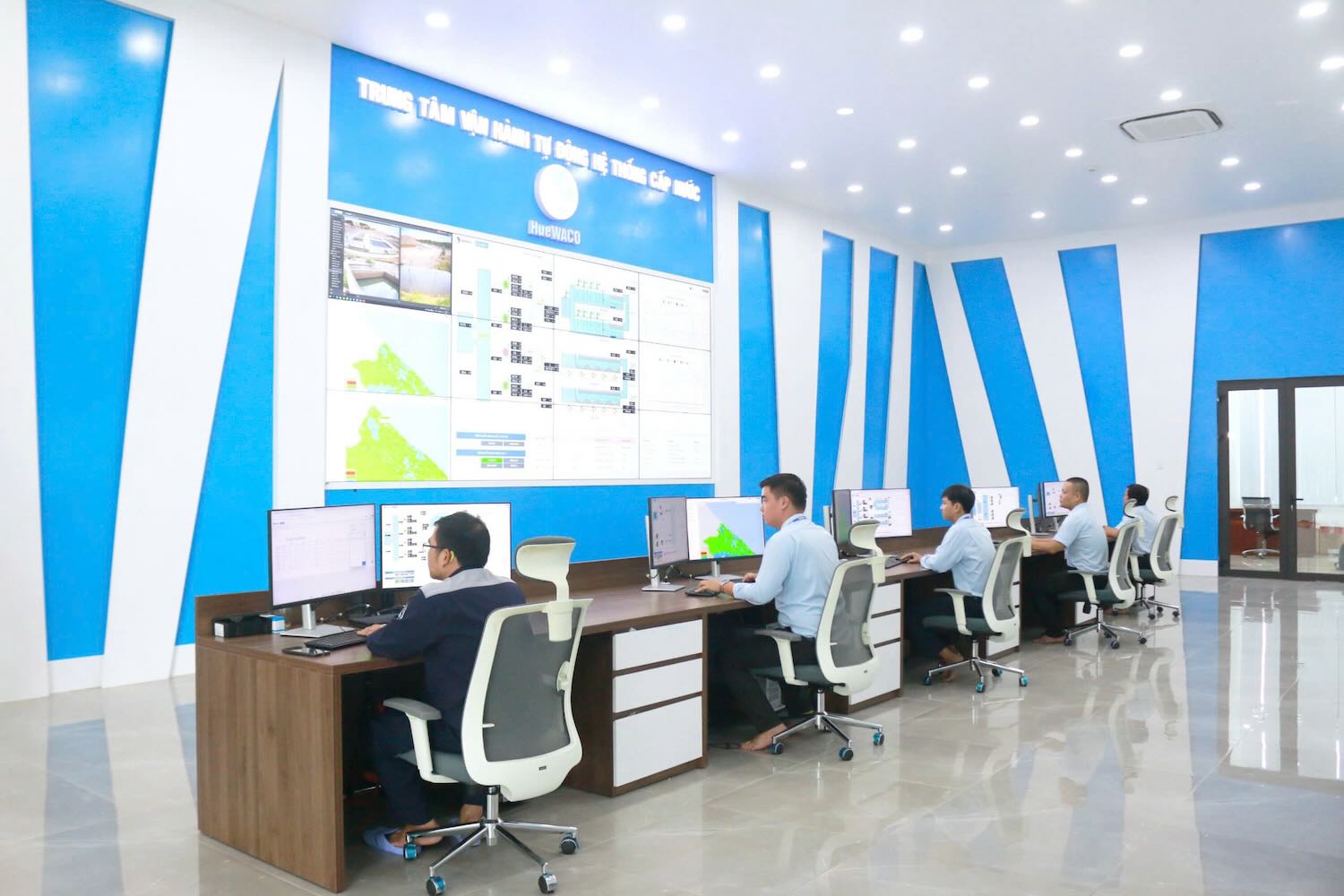 Trung tâm vận hành tự động Hệ thống Cấp nước HueWACO ứng dụng chuyển đổi số. Ảnh: Hà My.