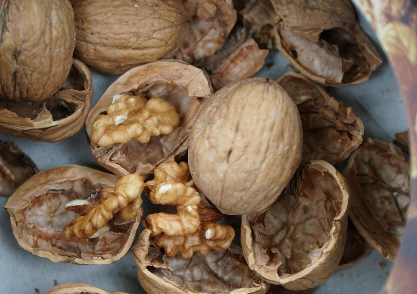 Walnuts are a food rich in good fats that support blood pressure control. Photo: Thanh Thanh
