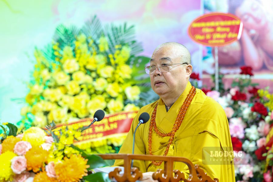 Trưởng lão Hòa thượng Thích Thanh Nhiễu cung tuyên Thông điệp Phật đản PL.2570 – DL.2026. Ảnh: Hải Nguyễn 