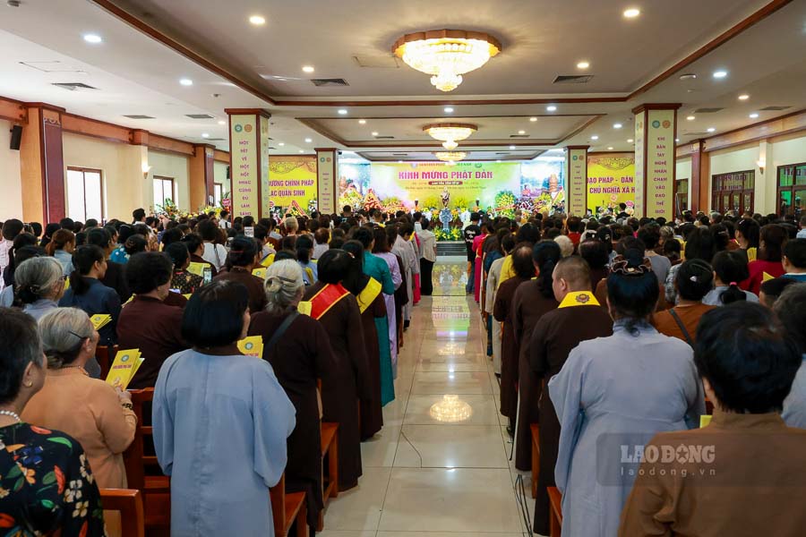 Đông đảo tăng ni, phật tự đã đến dự Đại lễ Phật đản Phật lịch 2570. Ảnh: Hải Nguyễn