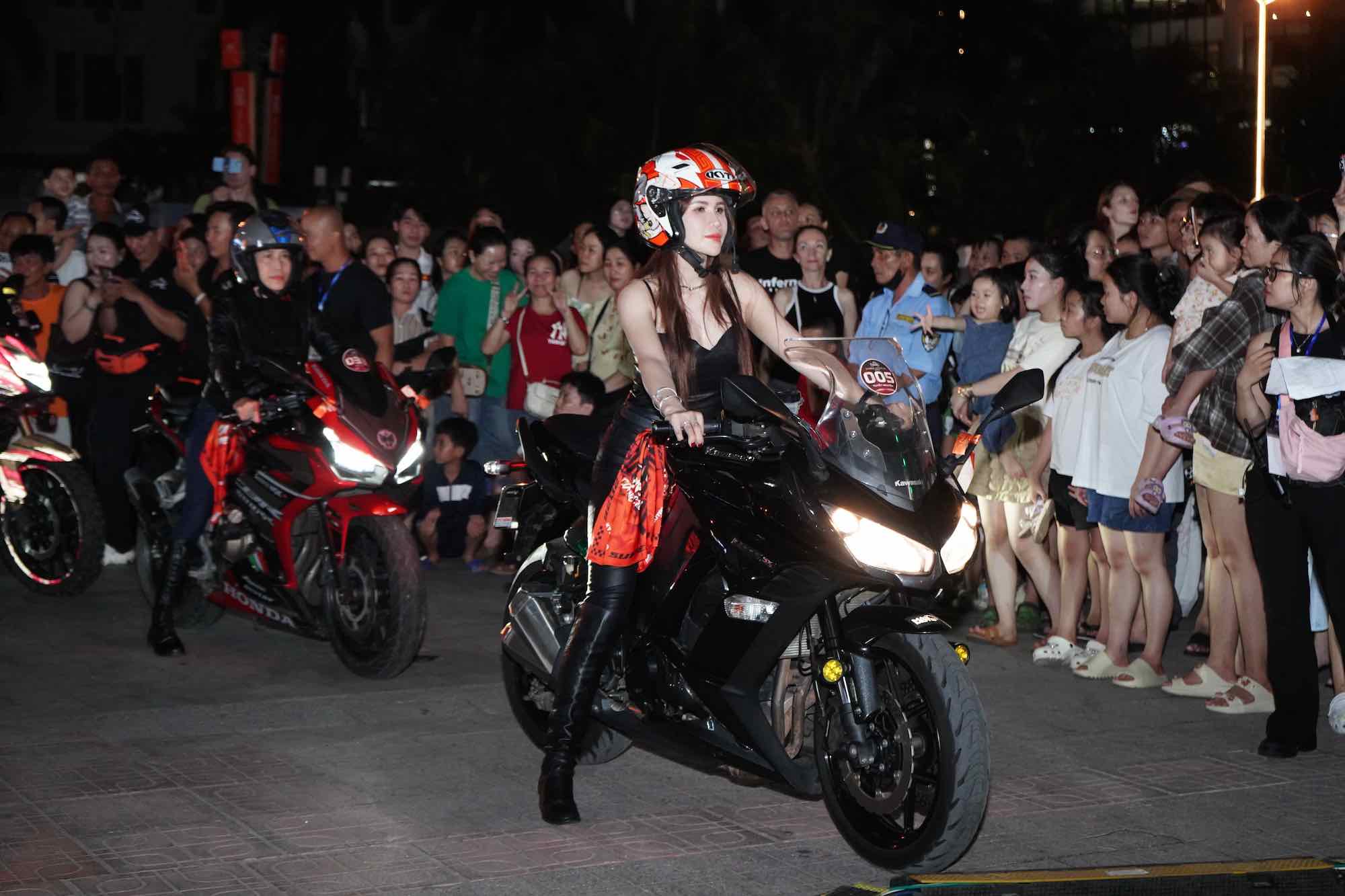 quy tụ khoảng 2.300 mô tô phân khối lớn cùng các biker, câu lạc bộ mô tô đến từ 11 quốc gia