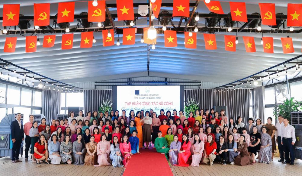 In the period 2023-2025, the Trade Union of the University of Social Sciences and Humanities organized many activities to care for union members close to reality. Photo: Thu Hang