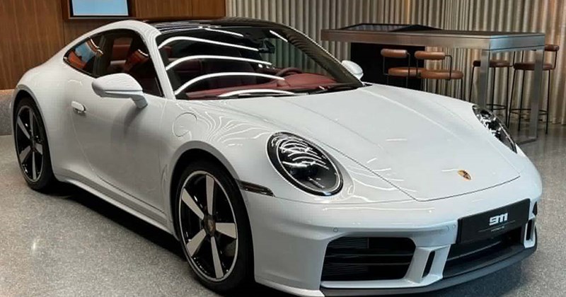 Porsche 911 992.2 với màu sơn ấn tượng xuất hiện tại Hải Phòng