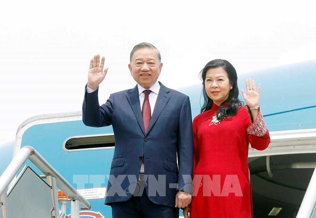General Secretary and President To Lam and his wife arrive at Villamor Airbase military airport, Manila, Philippines. Photo: VNA
