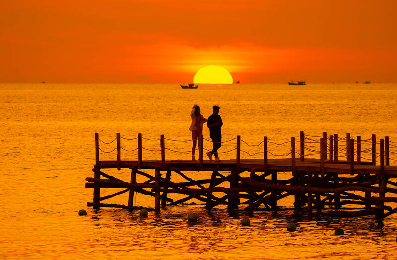 Phu Quoc is known as the most beautiful sunset viewing spot in Vietnam. Photo: Anh Duong