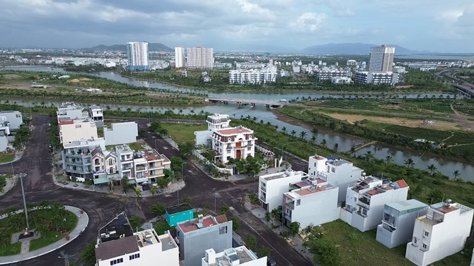 Land and real estate projects often fall into risks, tax revenue loss needs to be strictly controlled. Photo: Thanh Tuan
