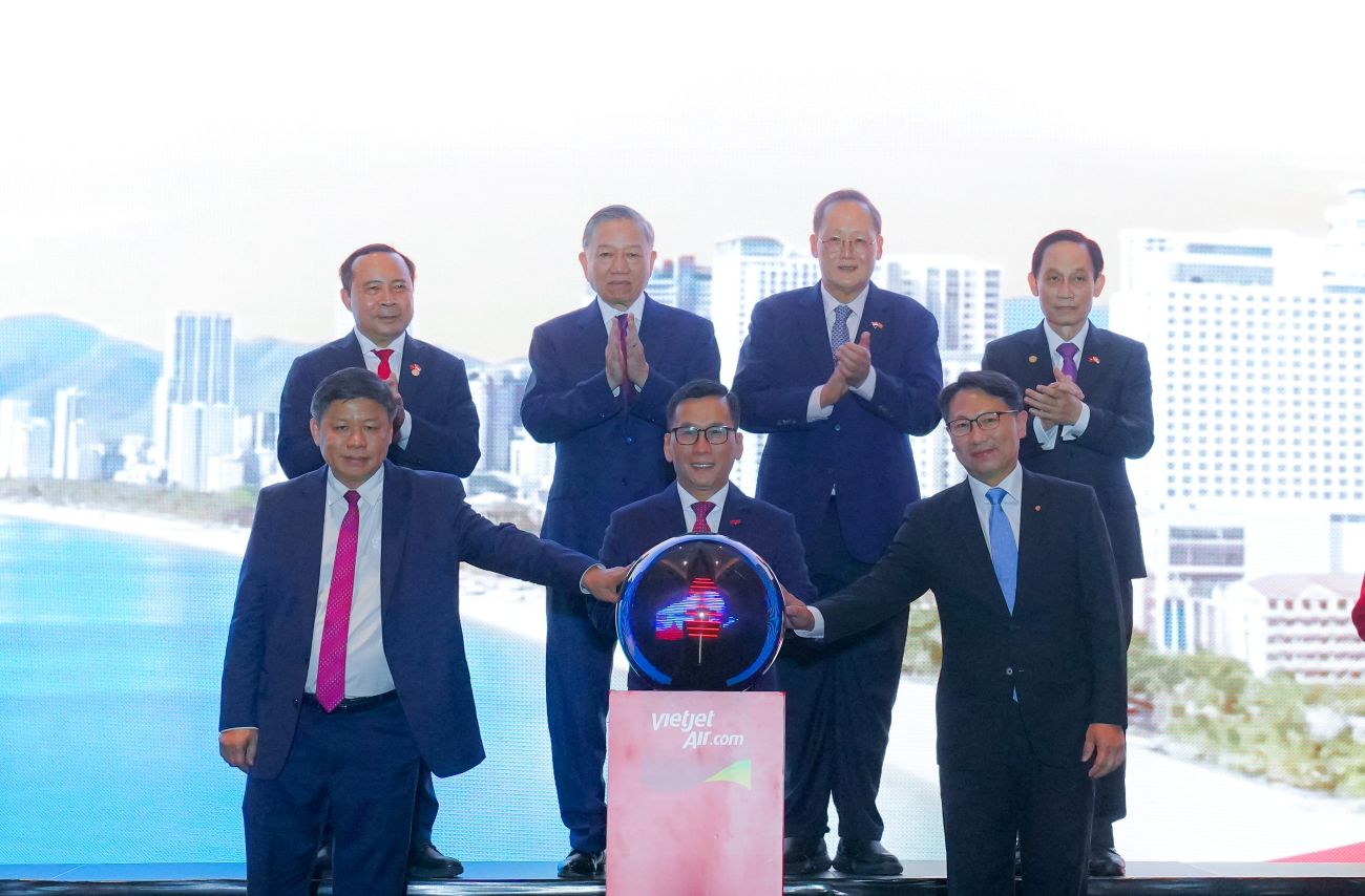 Vietjet mở đường bay Nha Trang - Singapore trước sự chứng kiến của Tổng Bí thư, Chủ tịch nước Tô Lâm. Ảnh: Vietjet