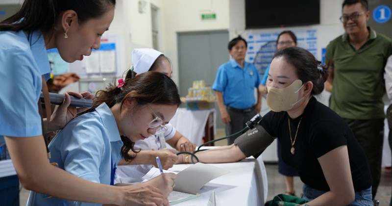 Quảng Ngãi: Hàng trăm công nhân được khám bệnh, phát thuốc miễn phí