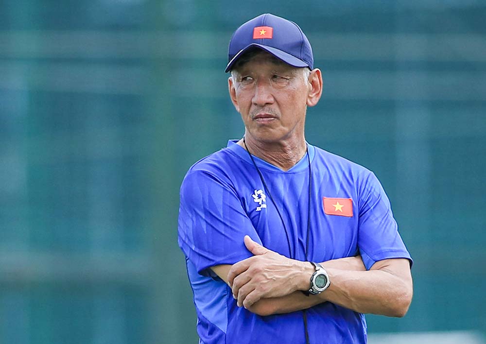 Coach Yutaka Ikeuchi of U19 Vietnam. Photo: VFF