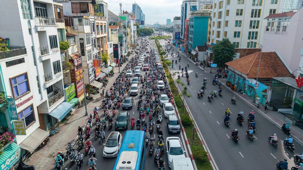 Ho Chi Minh City plans to restrict gasoline motorbikes from entering the center from 2029 and completely ban them from 2035. Photo: Thai Bao