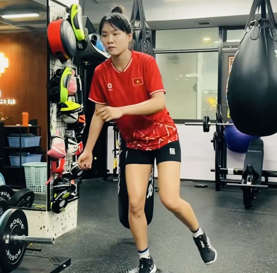Volleyball player Tran Tu Linh is actively regaining fitness and form to be ready to play. Photo: Hoai Viet
