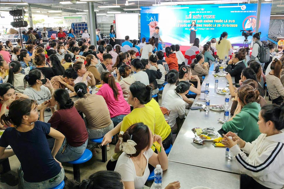 Quang cảnh lễ mít tinh. Ảnh: Huy Trang