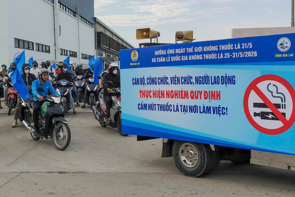 Parade in response to National Smoke-Free Week and World No Tobacco Day May 31st. Photo: Huy Trang