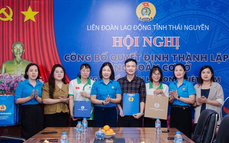 Establishment of the grassroots Trade Union of Hunonic Vietnam Joint Stock Company. Photo: Thai Nguyen Trade Union