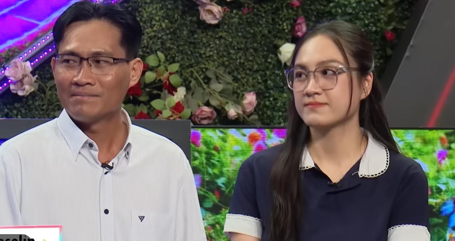 The owner has 3 hectares of land planted with pepper and rubber and a single mother at the dating show. Photo: MCV Unit.