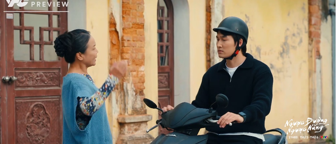 Dì Tính tức tối vì bà Diện gạch tên khỏi danh sách. Ảnh: VFC. 