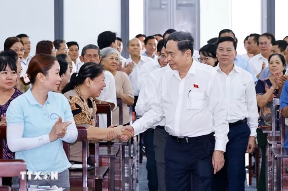 National Assembly Chairman Tran Thanh Man visits voters. Photo: VNA