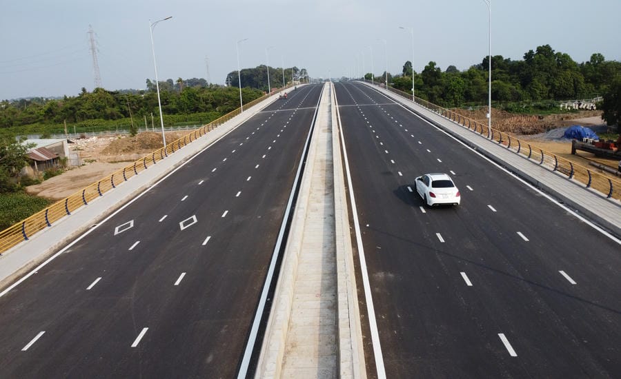 Traffic infrastructure in Tran Bien ward, Dong Nai city is being invested in and developed. Photo: Ha Anh Chien