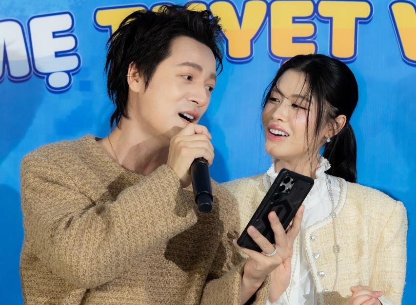 Singer Dang Khoi and his wife. Photo: Producer.