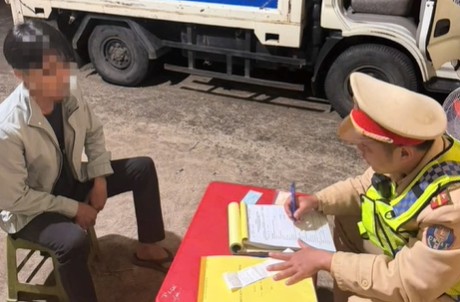 Dak Lak Provincial Traffic Police have fined many cases of traffic law violations during the April 30th and May 1st holidays. Photo: Police provided