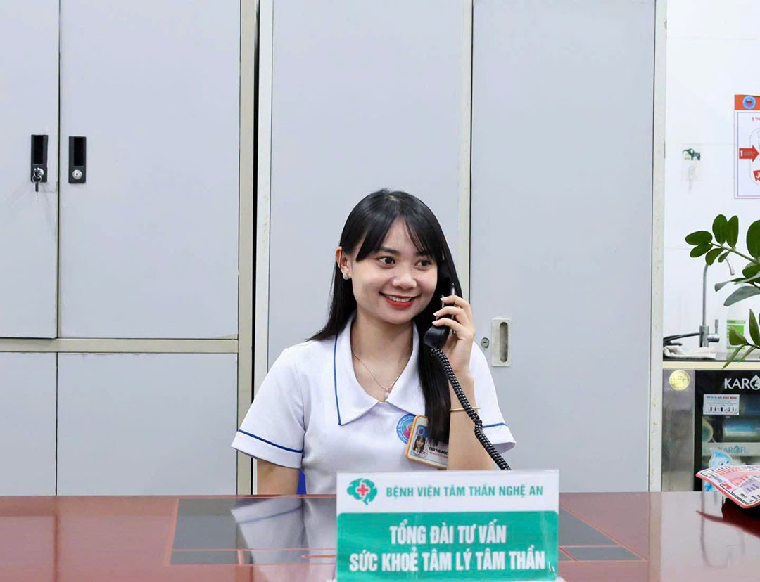 Tổng đài tư vấn sức khỏe tâm lý – tâm thần với số máy 1900 561 531 là bước tiến quan trọng trong việc chăm sóc sức khỏe tinh thần cho người dân. Ảnh: Ngọc Anh