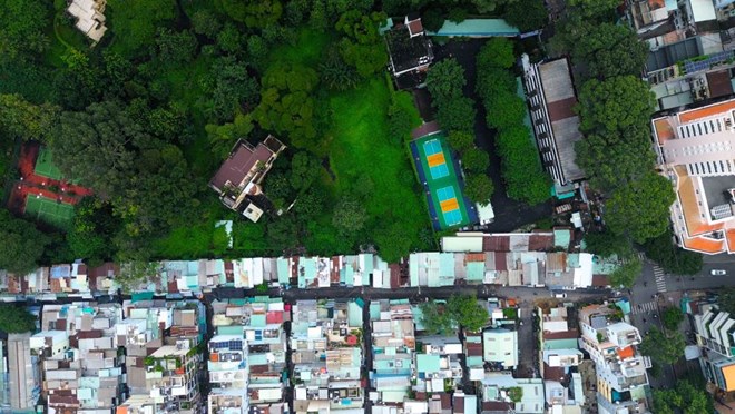 Có 116 trường hợp bị thu hồi đất, trong đó 97 trường hợp giải tỏa trắng để mở rộng đường Trần Bình Trọng.  Ảnh: Anh Tú
