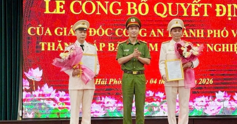 Hai đội trưởng CSHS Hải Phòng được thăng cấp Trung tá