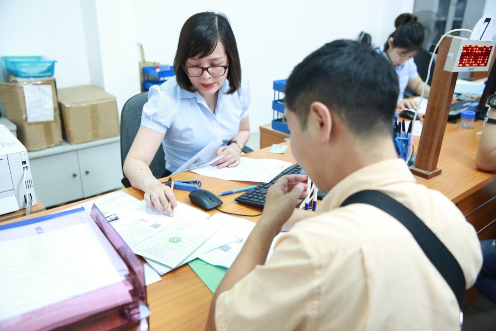 Quyền và trách nhiệm của người lao động khi tham gia bảo hiểm hưu trí bổ sung được nêu tại Nghị định 85/2026/NĐ-CP của Chính phủ, có hiệu lực thi hành từ 10.5.2026. Ảnh: Hải Nguyễn