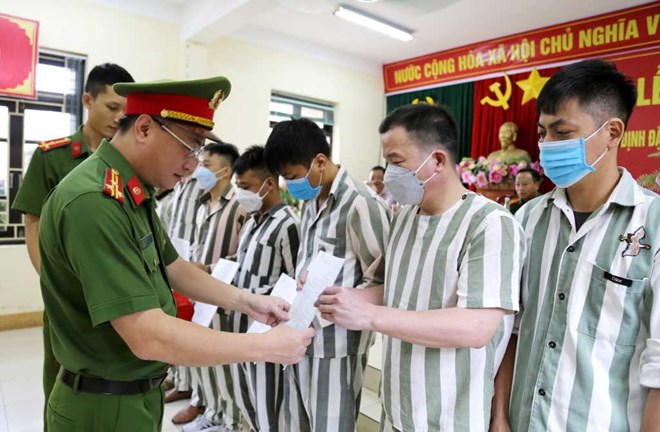 Một buổi trao quyết định đặc xá cho phạm nhân. Ảnh: VGP