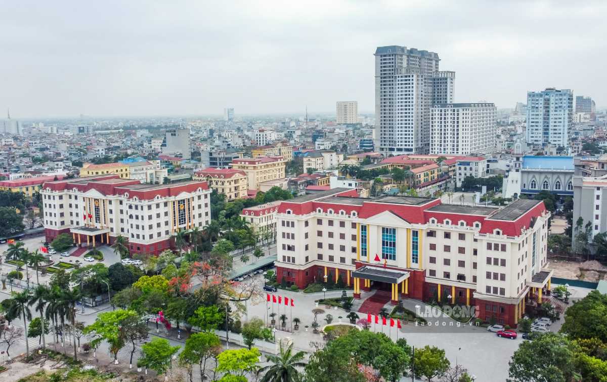 People's Council and People's Committee agencies of Thai Binh ward, Hung Yen province moved to work at the old Thai Binh Provincial Party Committee headquarters. Photo: Luong Ha