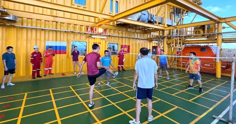 Tổ chức hội thao trên biển mừng Tháng Công nhân