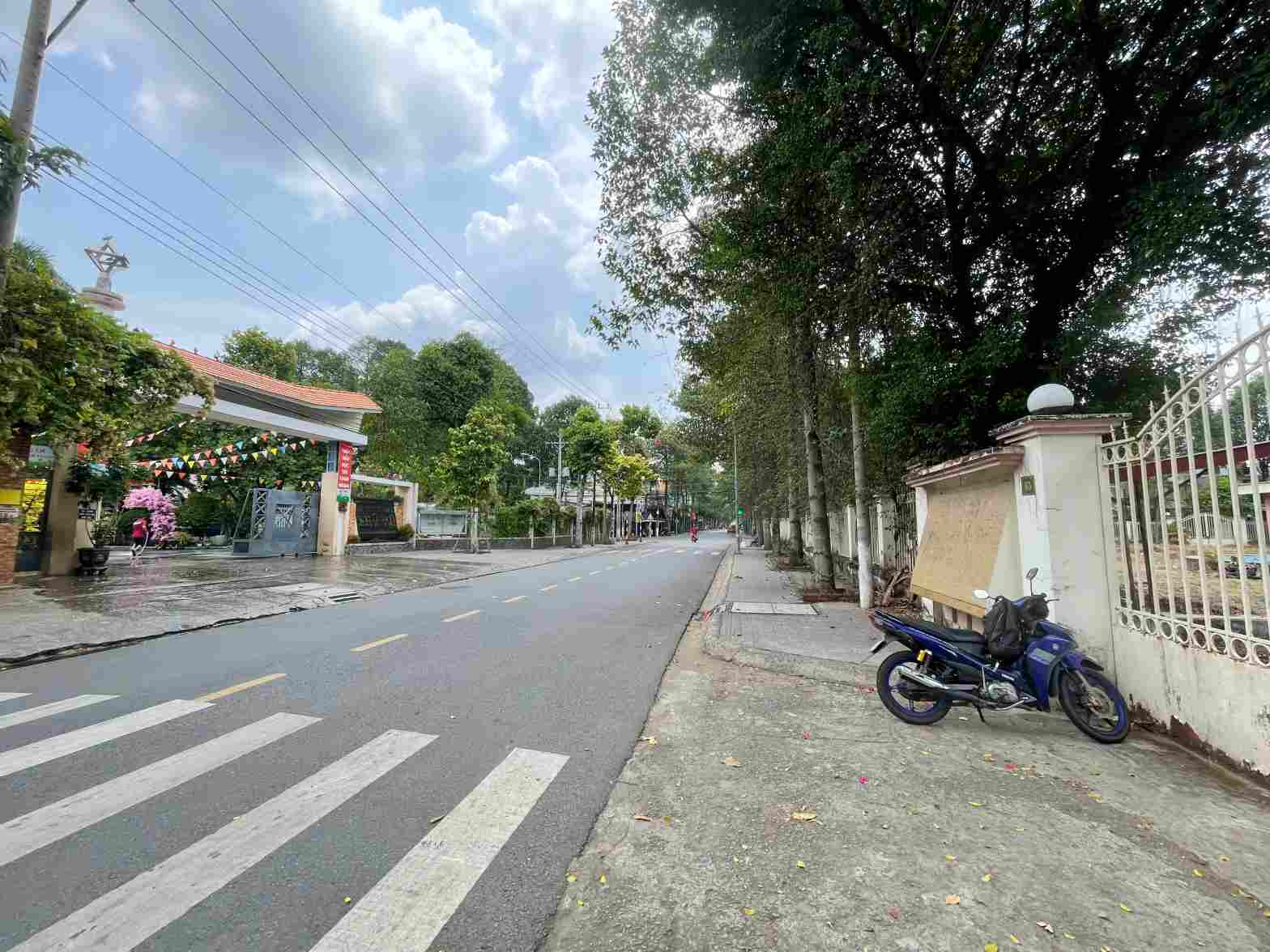 Trường Tiểu học Phú Lợi nằm đối diện trụ sở Cục thống kê Bình Dương cũ. Ảnh: Đình Trọng