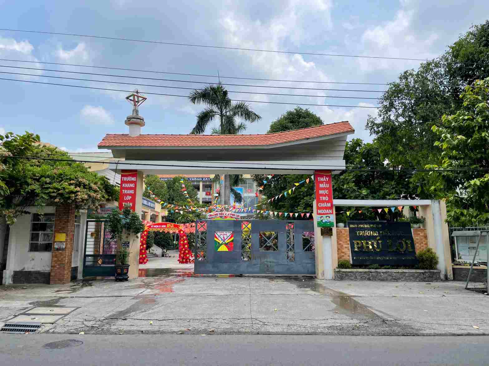 Trụ sở cũ sẽ được chuyển đổi mở rộng Trường Tiểu học Phú Lợi. Ảnh: Đình Trọng